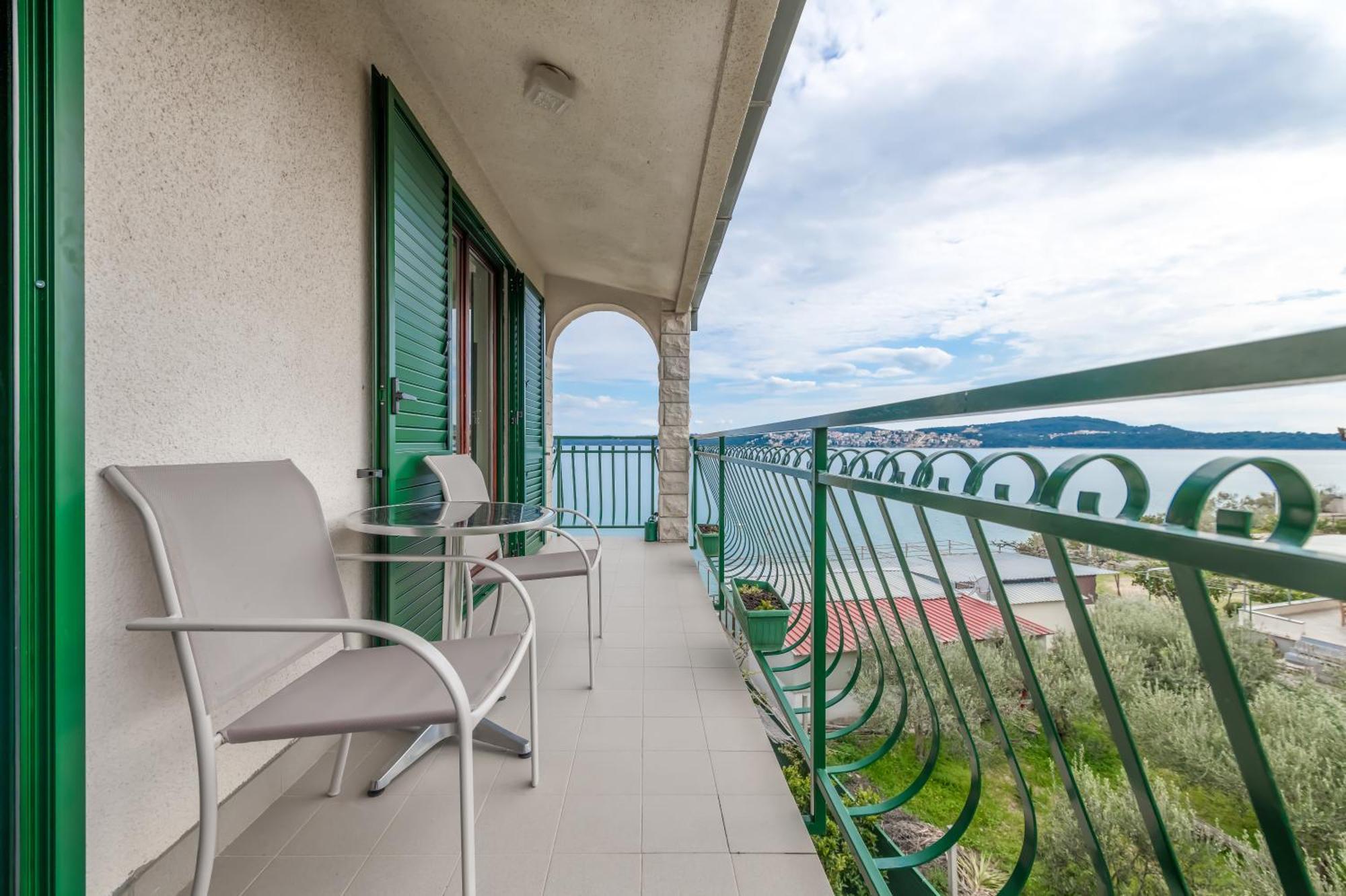 Apartments G トロギール 部屋 写真