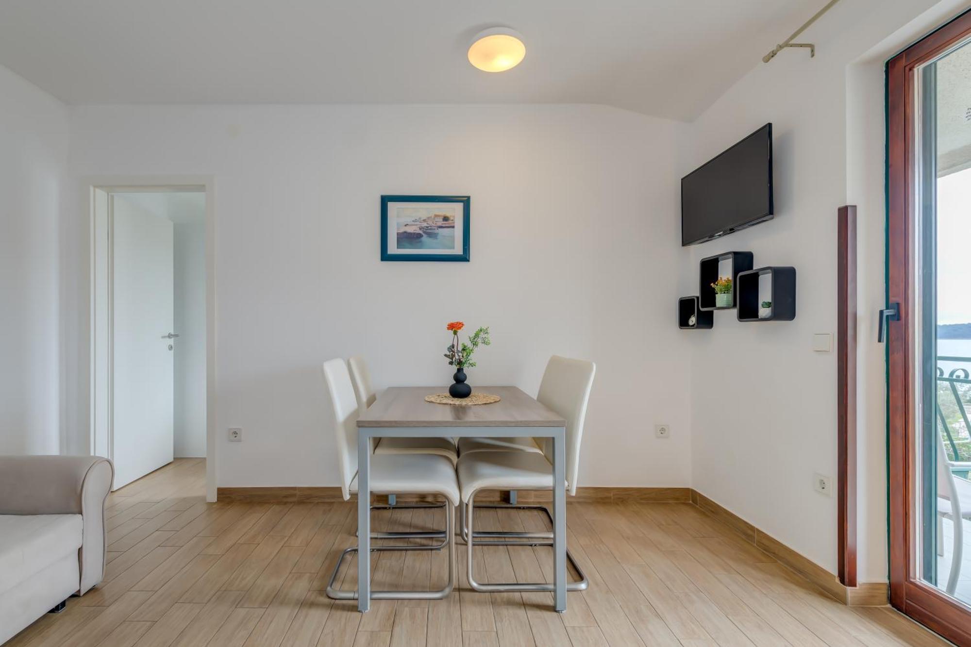 Apartments G トロギール 部屋 写真