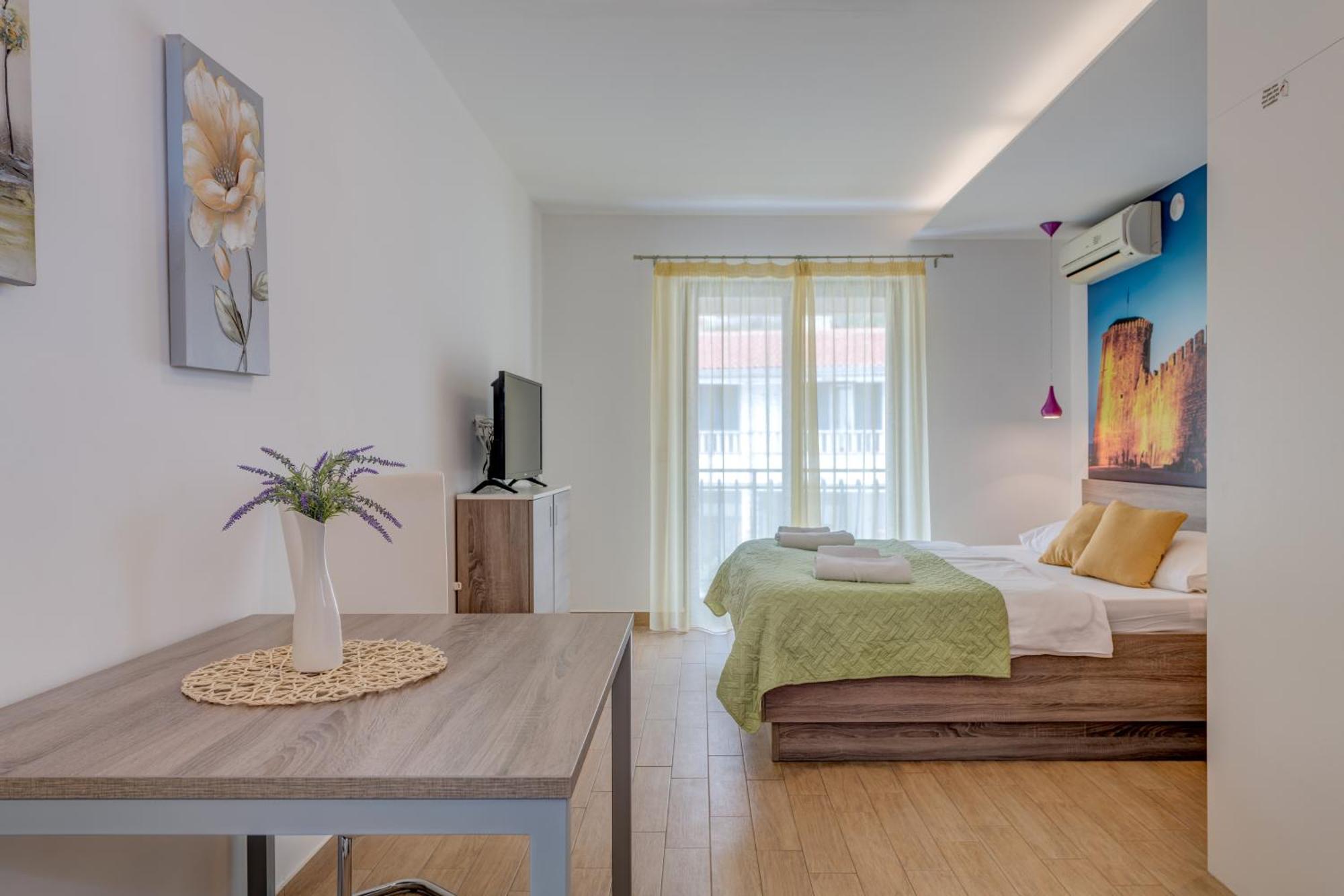 Apartments G トロギール 部屋 写真