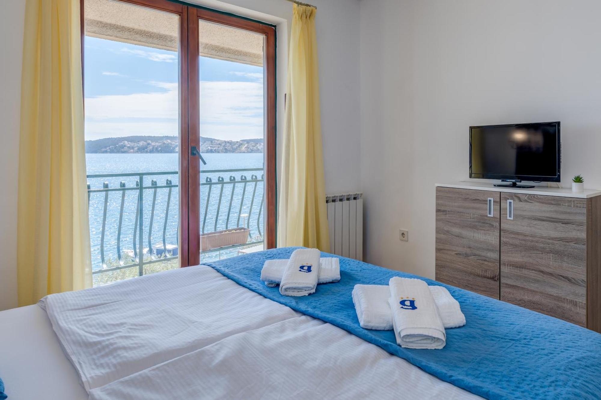 Apartments G トロギール 部屋 写真